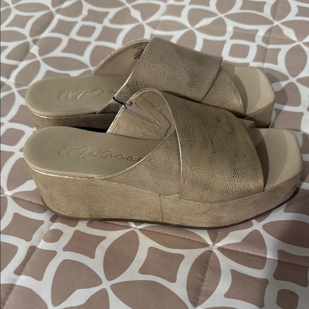 Matisse Women's Gold Wedge Sandals-Matisse
